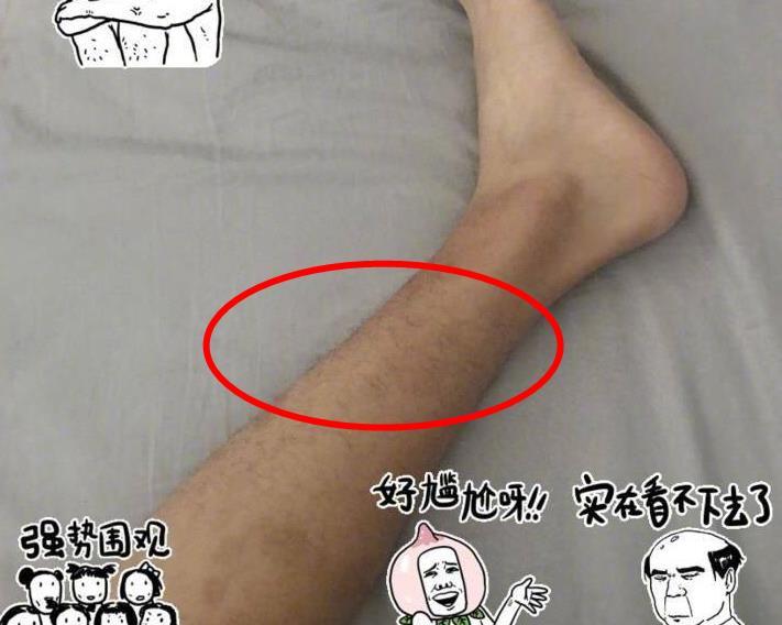 主要原因是千玺还在成长那几年,首次发现腿毛变长后,他在网络上晒出一