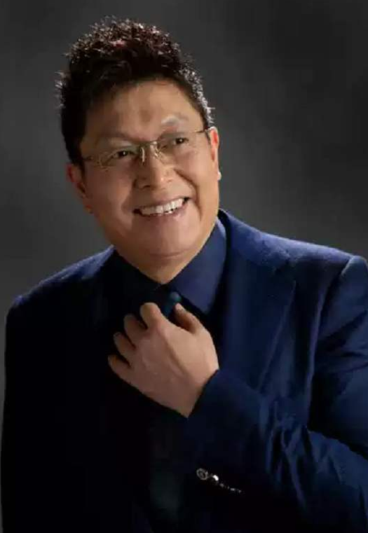 主持人王为念,和小香玉离婚再遇爱情,被妻子倒追晚年很幸福_腾讯新闻