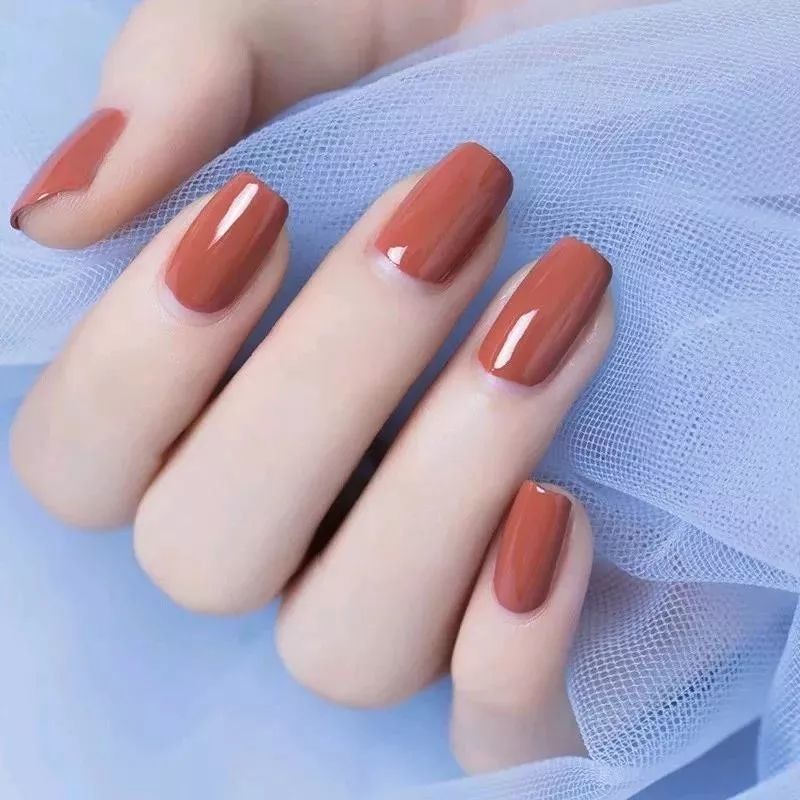 2021跨年最新款简约小清新纯色美甲图片,清透雅致,显手白才是王道!