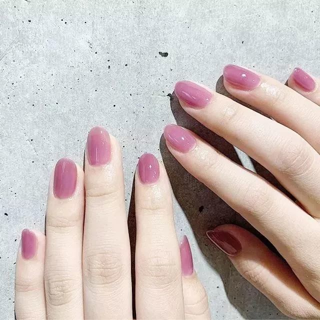 2021跨年最新款简约小清新纯色美甲图片,清透雅致,显手白才是王道!