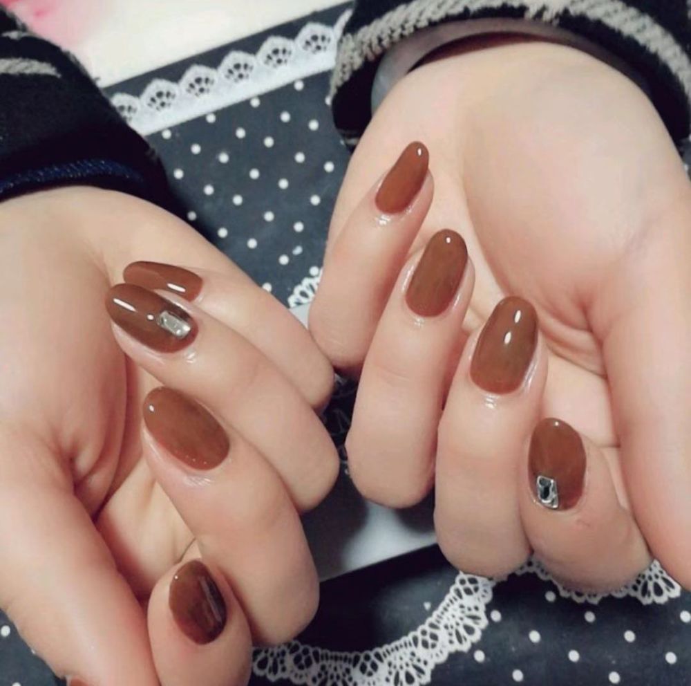 2021跨年最新款简约小清新纯色美甲图片,清透雅致,显手白才是王道!