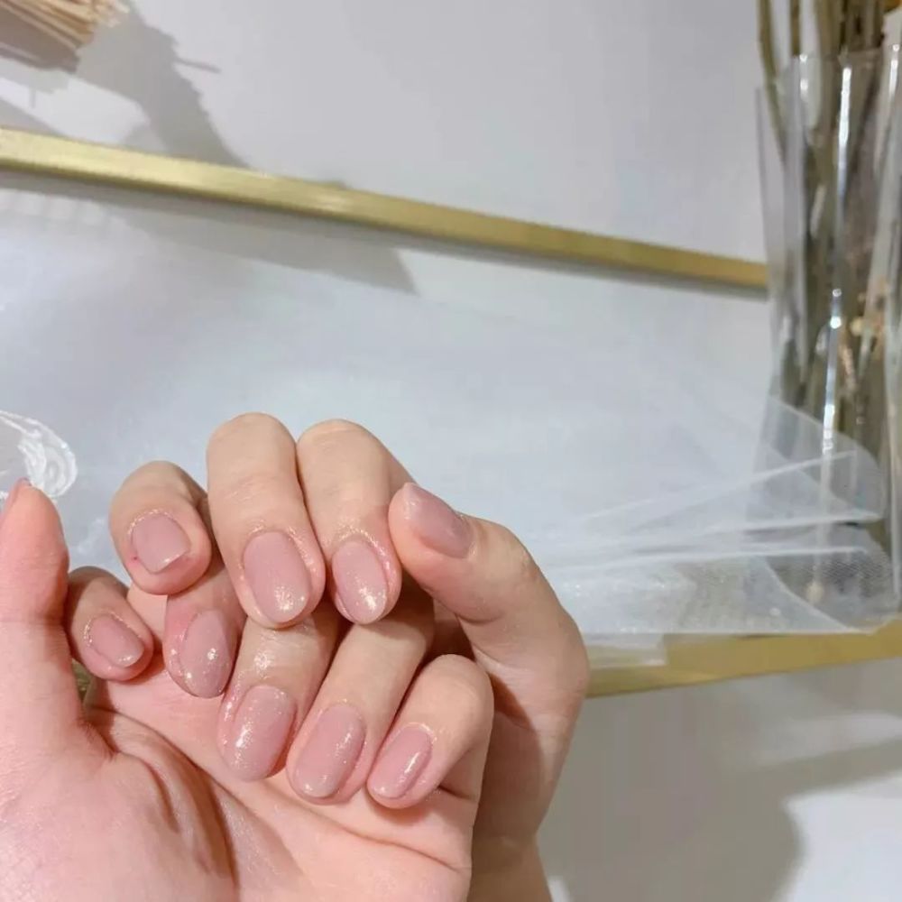 2021跨年最新款简约小清新纯色美甲图片,清透雅致,显手白才是王道!