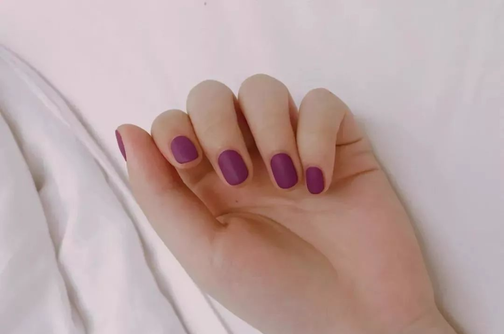 2021跨年最新款简约小清新纯色美甲图片,清透雅致,显手白才是王道!