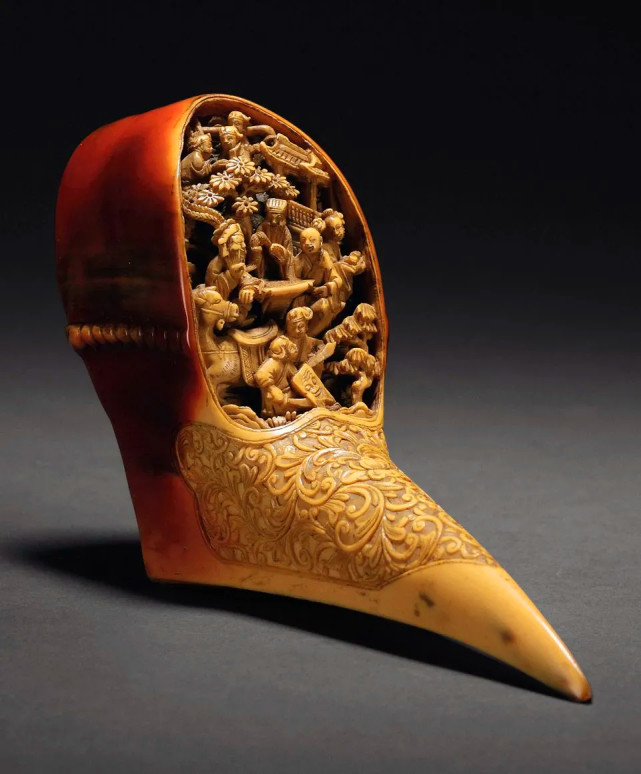 在我们中国有一些非常有名的艺术品叫"鹤顶红".