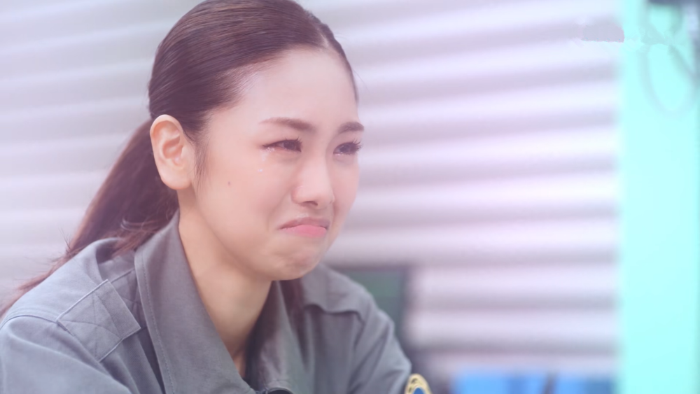 泽塔奥特曼洋子杀青照公开捧花掩面流泪都怪欧斯超人逃婚