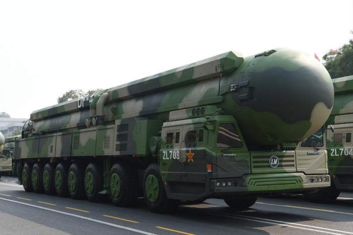 世界军事装备排行_全球十大军事武器排名中国东风系导弹和075舰上榜