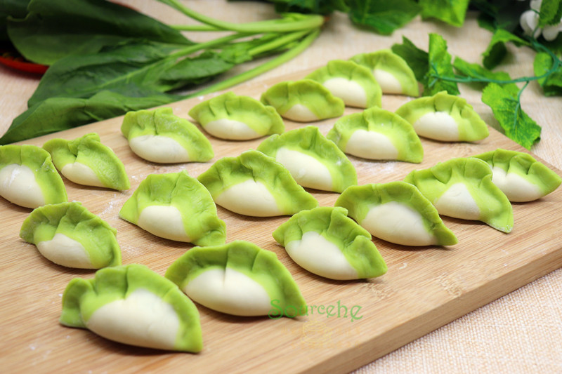 冬至包饺子就喜欢翡翠水饺,外形像翡翠碧绿通体,馅鲜汁多!_腾讯新闻