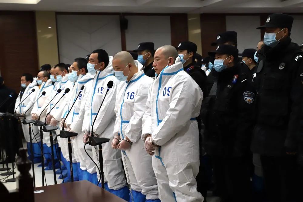 热点判了肖作军胡绪喜等29人涉黑案一审宣判首犯获刑25年