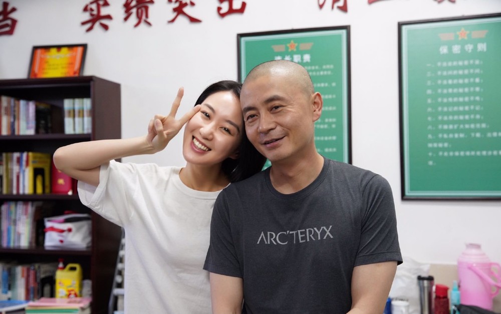 伪装者里的阿香正式转正嫁给了该剧导演孔笙为其证婚