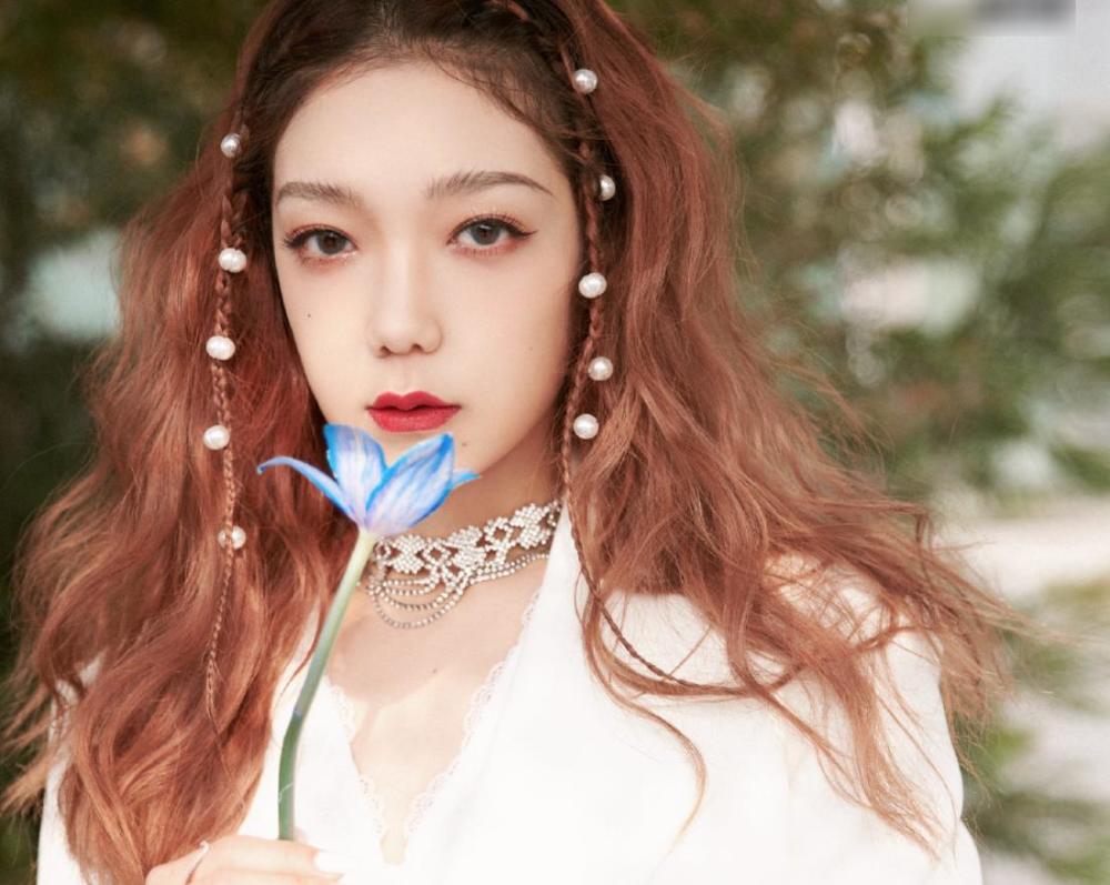 硬糖少女希林一晚换两套造型当她背过身那一刻这身材我羡慕了