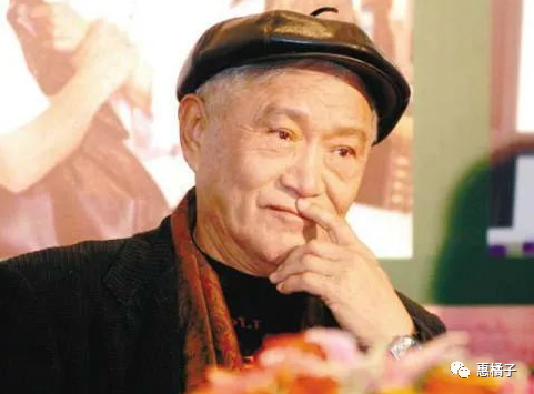 国家一级演员牛犇住老年公寓自己剪发儿子是我们熟悉的他