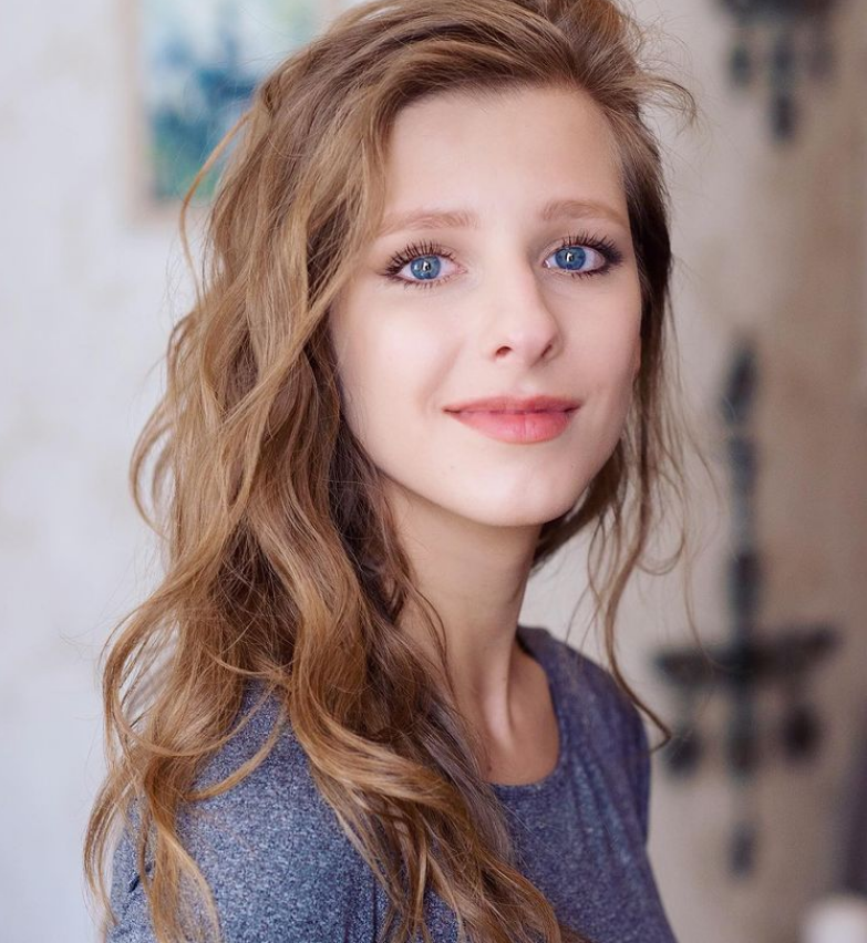 力排众议 俄罗斯25岁女星宣布与大22岁的前国家花样滑冰运动员结婚