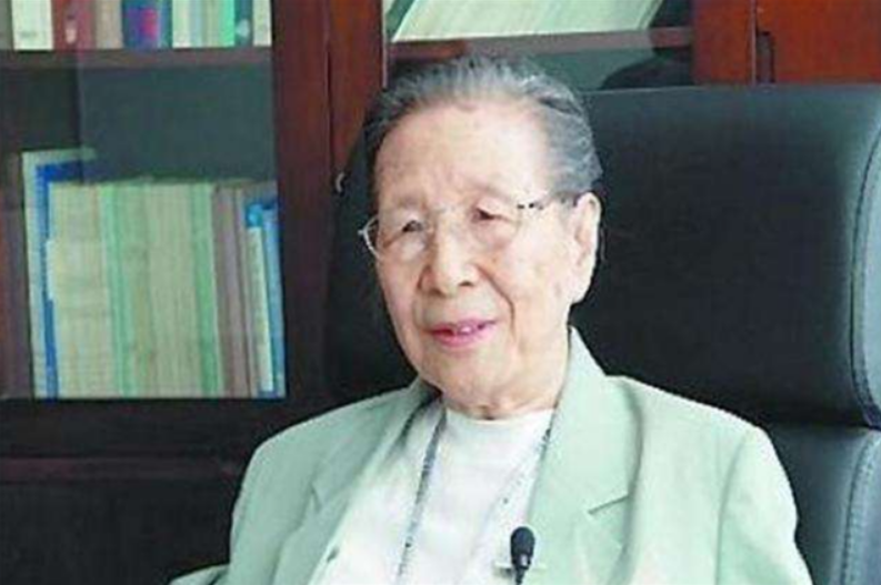 84岁黄令仪造出"中国芯",宁愿不退休,也要抹掉祖国身上耻辱