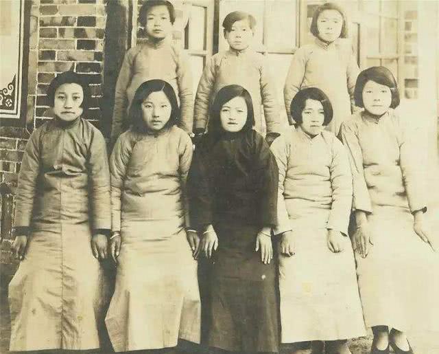 后宫妃子等级排行_泰王室公布后宫嫔妃薪水!20位妃子按等级拿“工资”,比白领还强
