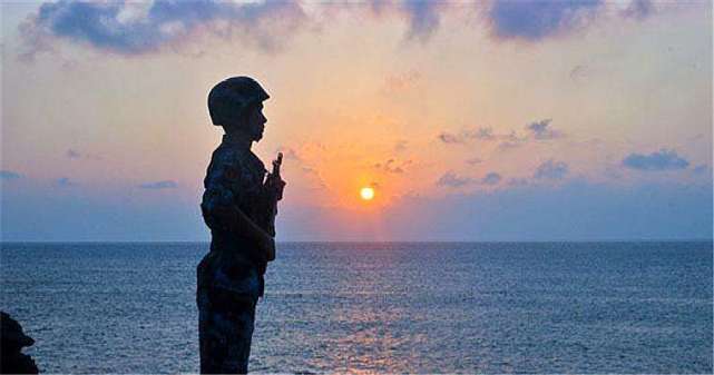 两个士兵共同站岗为何只配一把枪当年的教训太惨痛