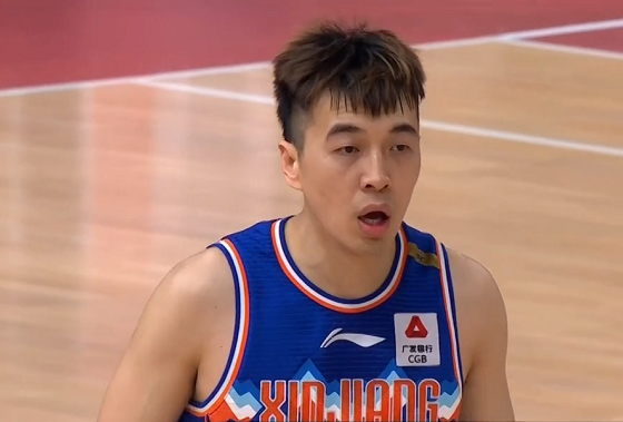 越老越妖曾令旭砍13分11助攻阿的江关键时刻还是最信任他