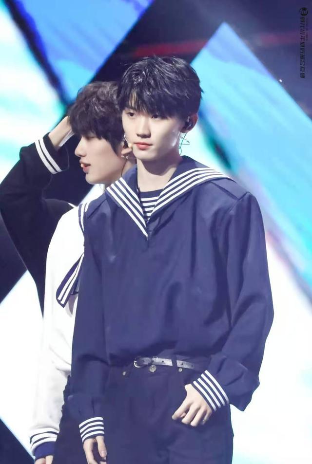 第二个千玺马嘉祺演绎少年的你经典片段官方捧杀太明显