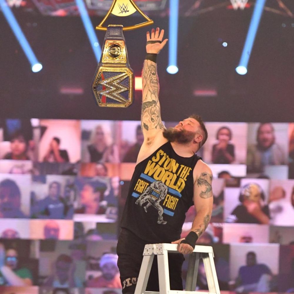 tlc大赛双拳难敌四手好汉也怕群殴罗曼成功捍卫环球冠军