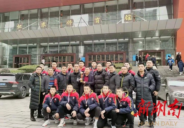 娄底二中勇夺湖南省高中篮球联赛第三名