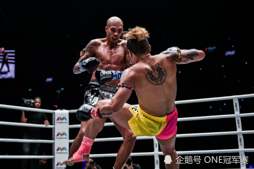 贾马尔对战萨米·萨那!