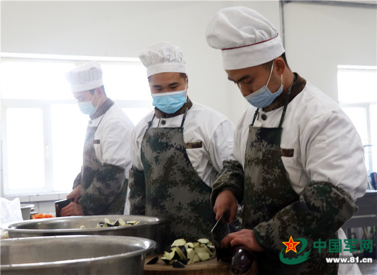 精益求精做佳肴他们从舌尖上催生官兵战斗力