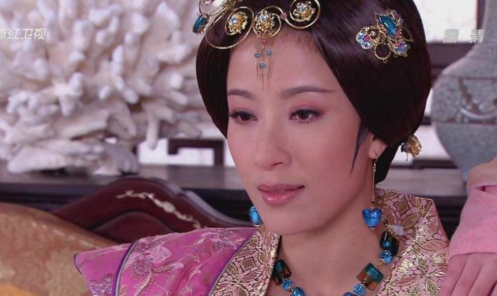 皇帝6年不知自己有儿子,幕后黑手是大他17岁的保姆兼恋人