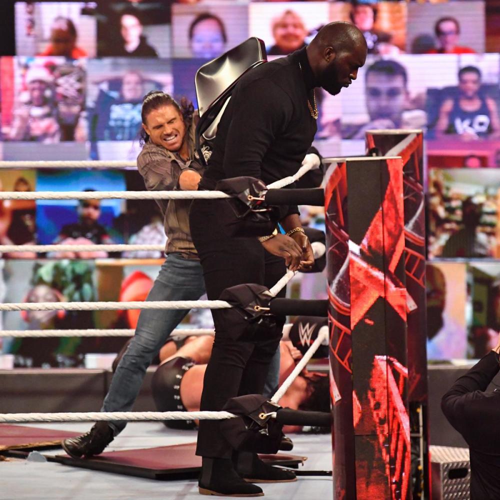 米兹贸然兑包错失wwe冠军痛扁企业包揽三条金腰带