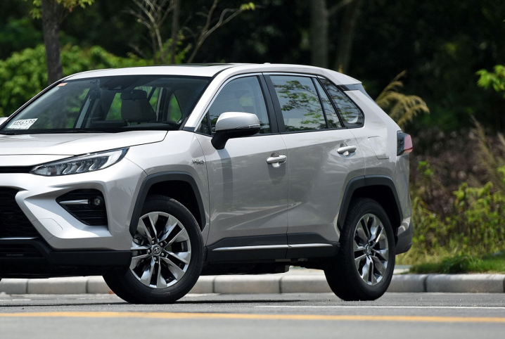 17万多起!3套四驱可选,丰田"多方位出行"工具,时速达到180迈