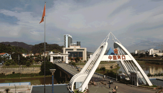 2015年以来,以一年通航一个机场的速度,我省迎来了宁蒗泸沽湖,沧源佤