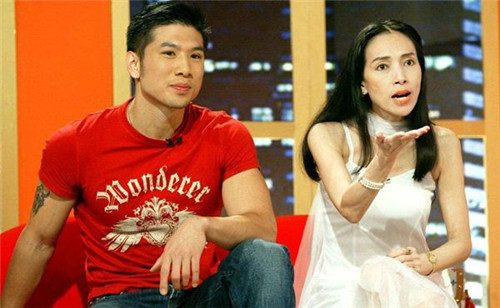 当然了,用钱"买"来的爱情,自然不会长久,许纯美和男模邱品叡的婚姻