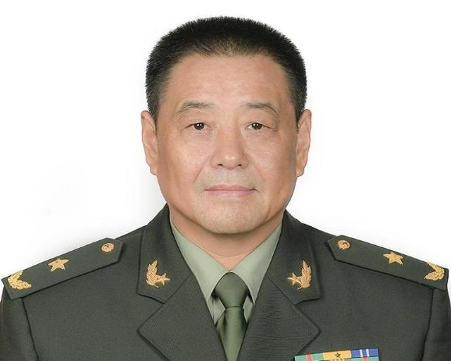东部战区陆军司令部成立后,历任司令员都是谁?什么军衔?