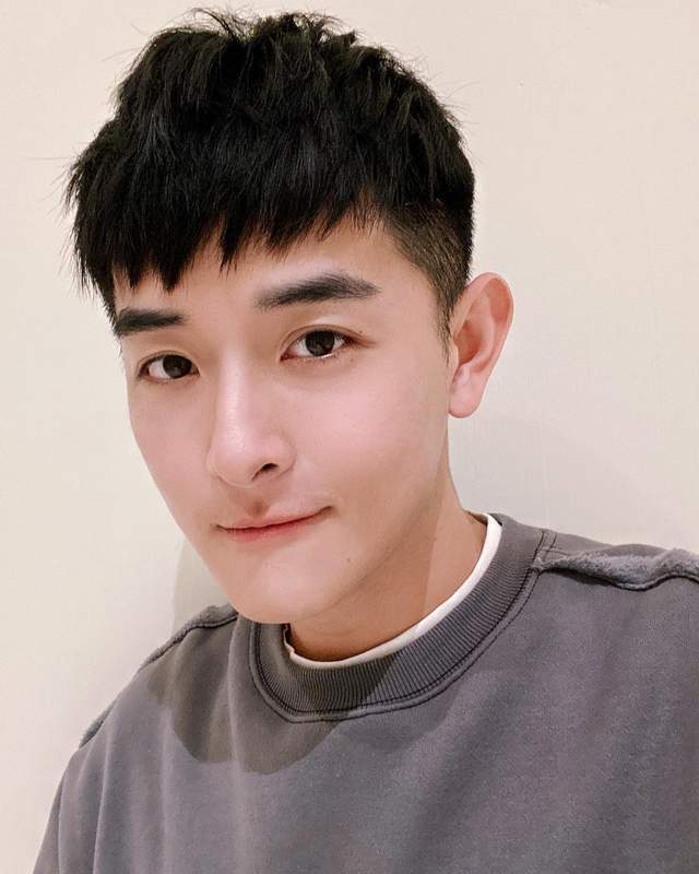 男生背头发型过时了2021年留这5款时尚发型年轻显帅气