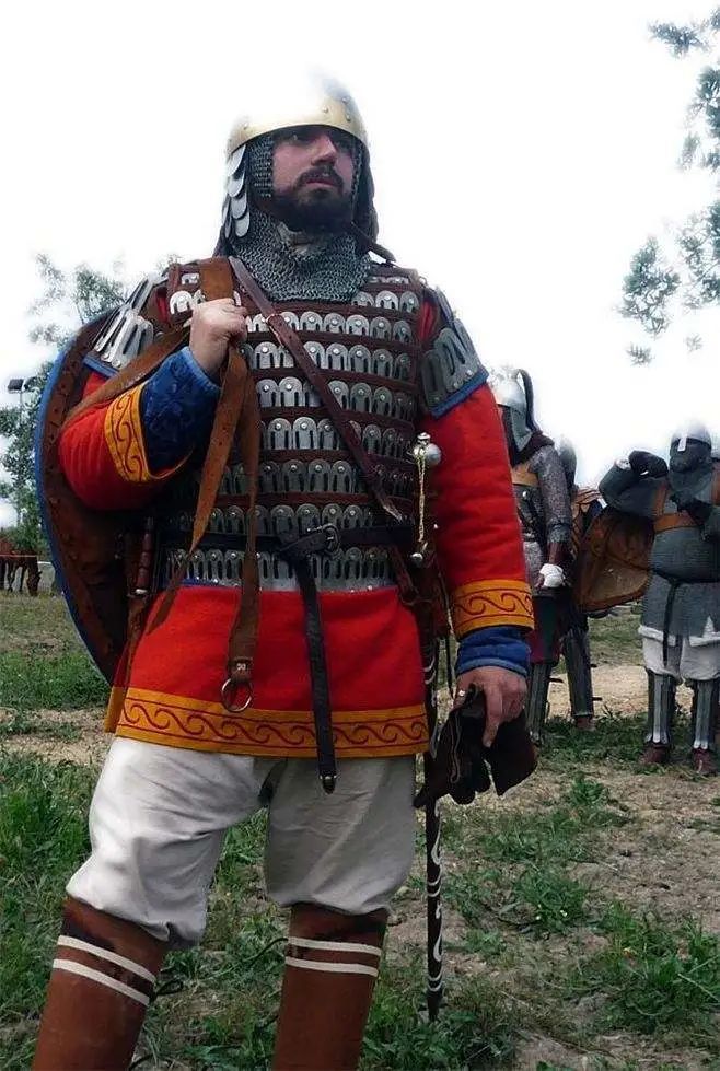 踢馆轻装步兵负重能力有限把反坦克导弹下放到班真的有用吗