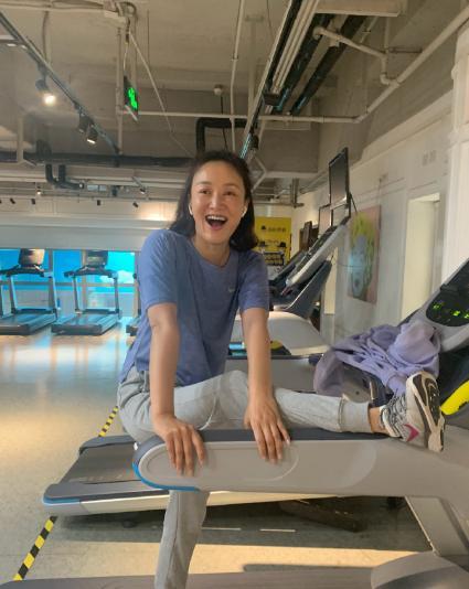 前央视清纯女主播赵子琪近照曝光44岁素颜仍能打豪宅更吸睛