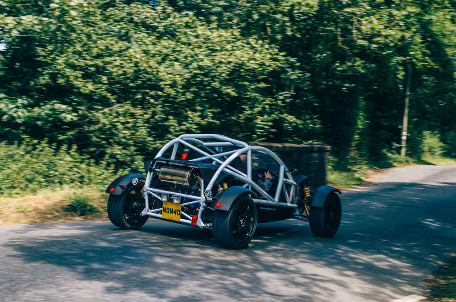 英国小众品牌ariel nomad r:超常发挥的赛道战士_腾讯新闻