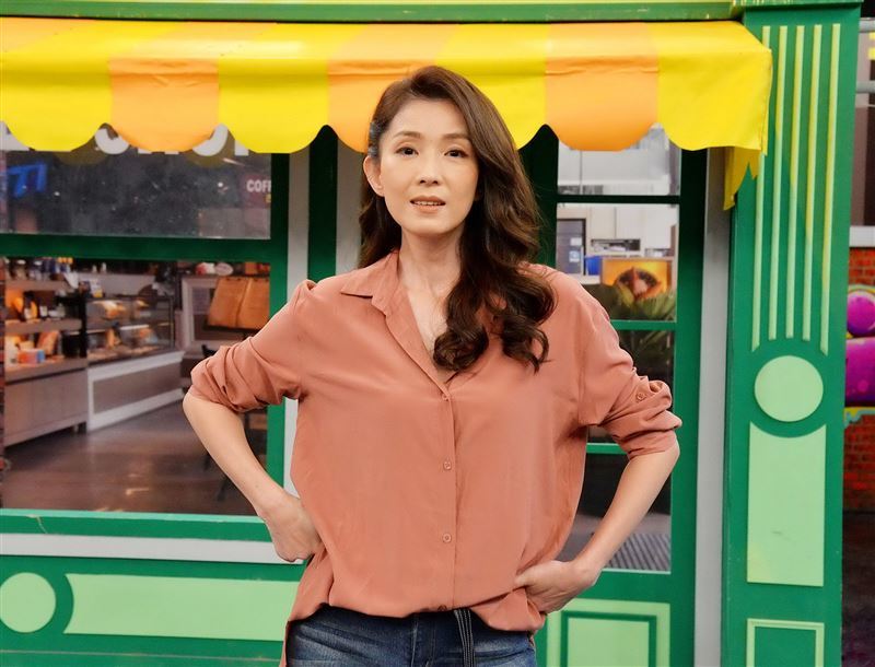 51岁叶全真谈拍戏辛酸史高烧40度没及时送医脊椎落下病根