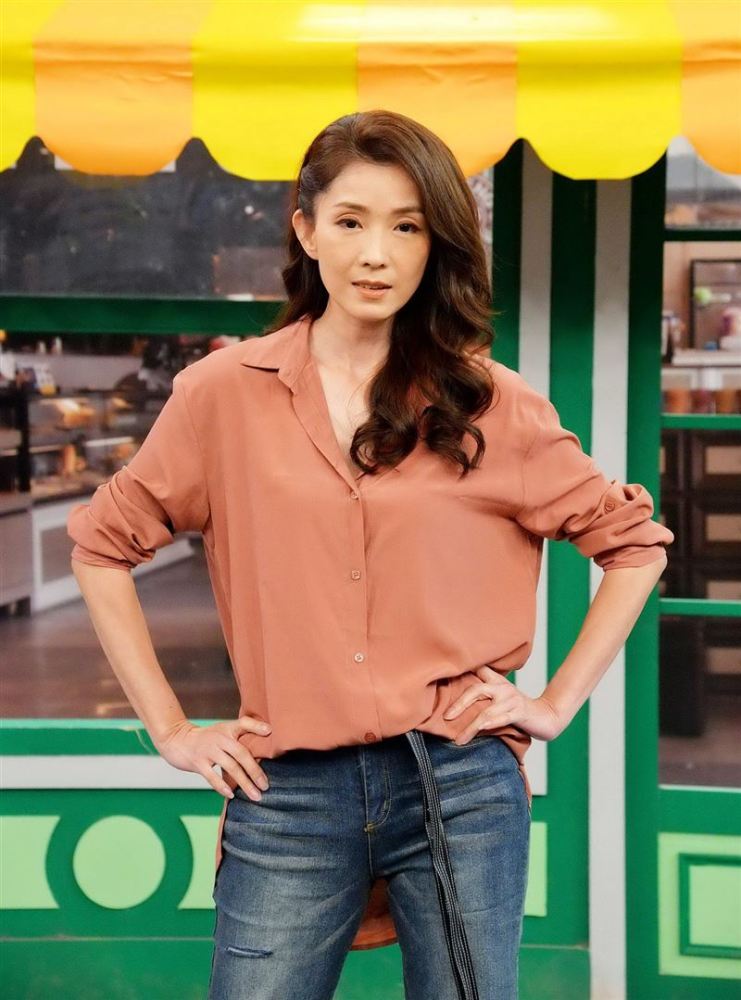 51岁叶全真谈拍戏辛酸史高烧40度没及时送医脊椎落下病根