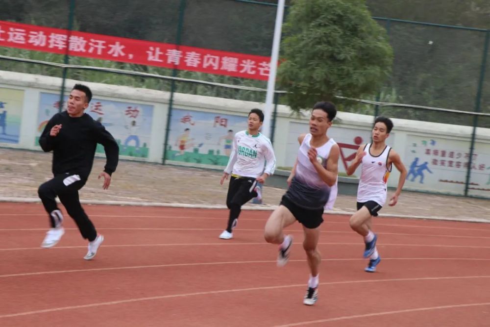 奔跑吧 少年 扶绥县举办年中小学生运动会 腾讯新闻