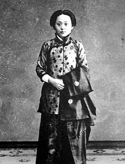 为此,章太炎夫人汤国梨就公开斥责黄侃是无良渣货一枚:后来,黄绍兰