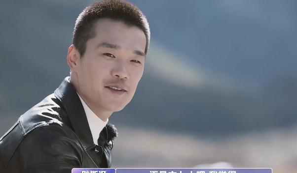 为何耿斯汉确定金莎会来看到他掏出的小黄盒瞬间明白了