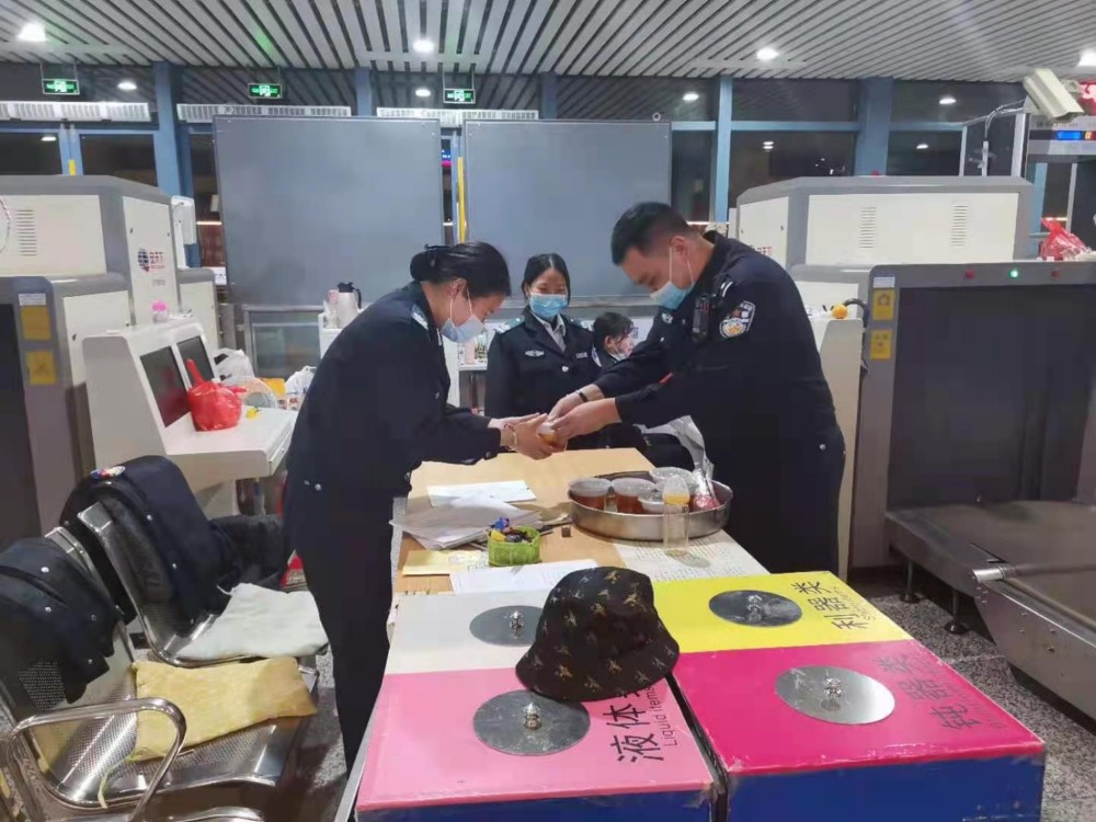 浓浓汤圆心 暖暖冬至情 汕尾站派出所开展冬至送汤圆活动 腾讯新闻