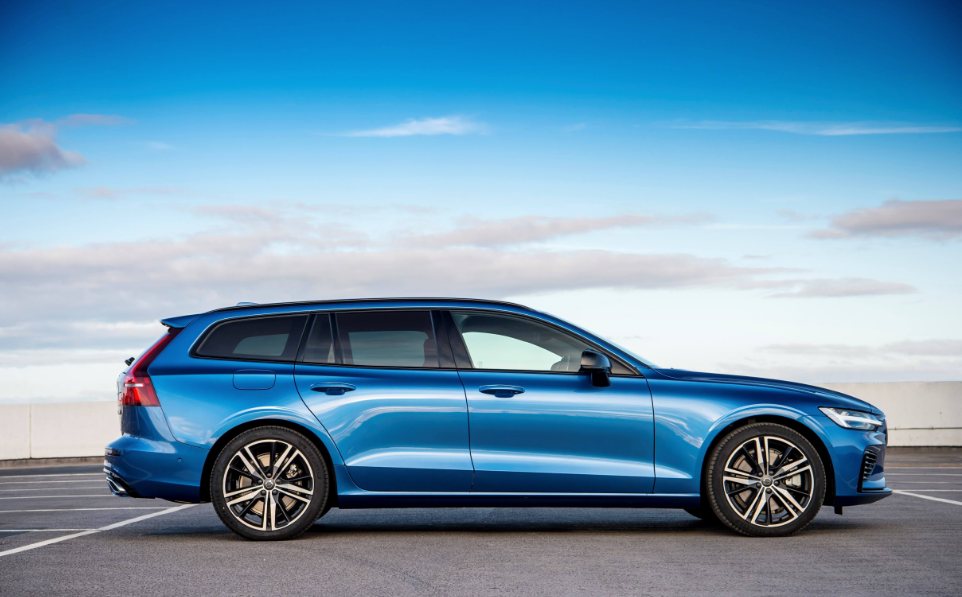 最美旅行车之选30来万奥迪a4旅行版和沃尔沃v60选谁