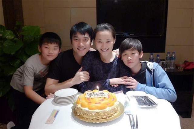 林依轮两个儿子,一个名校学霸一个超模,被称"最努力星二代"