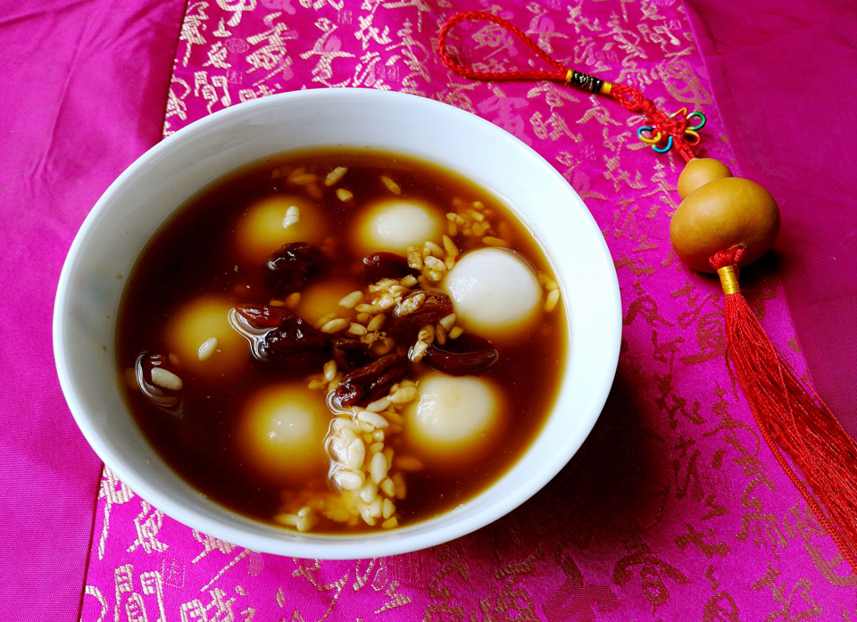 冬至最配的黑芝麻汤圆,尤其是自家做的!甜而不腻,快学!_腾讯新闻