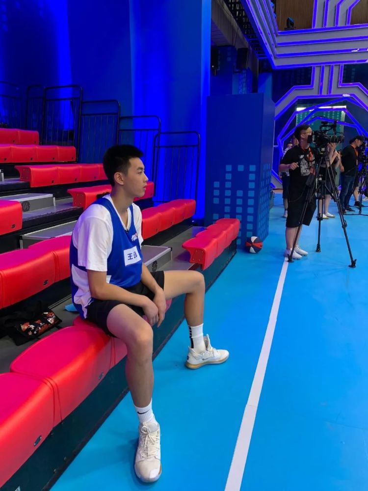 篮球体育生yyds身高2米的四川00后篮球校草发堉的太好了