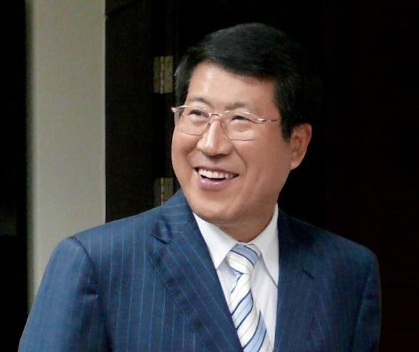 富豪榜2020最新排名_湖北宜昌2020富豪榜揭晓,69岁大爷捍卫首富,纱布大王