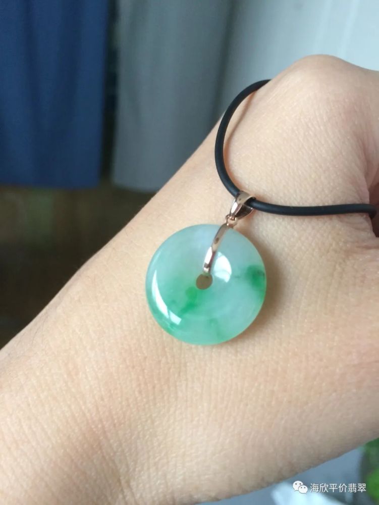 冰种翡翠平安扣的价格贵吗?