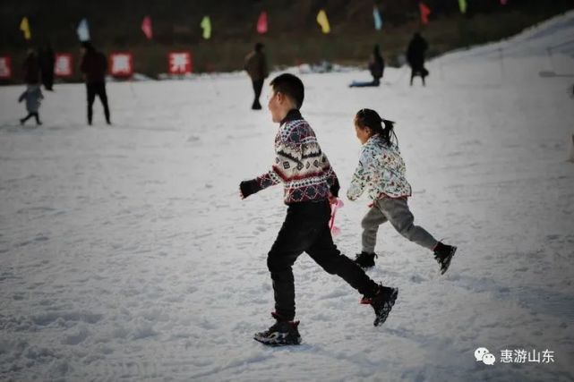 亲子嬉雪乐翻天,今冬新泰见子山