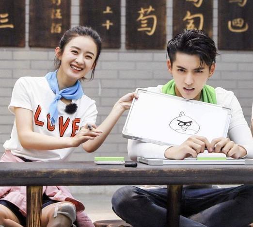 爷青回吴亦凡赵丽颖甜笑对视凡颖cp时隔3年首次互动