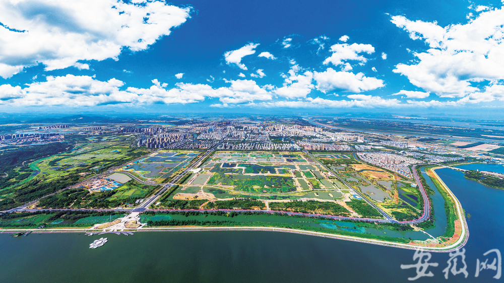 千载诗城谱辉煌池州掬一城山水映民富业兴新画卷